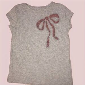 3/$15 GAP Girls Size 8 Gray and Pink Short Sleeve Tee with Decorative Bow